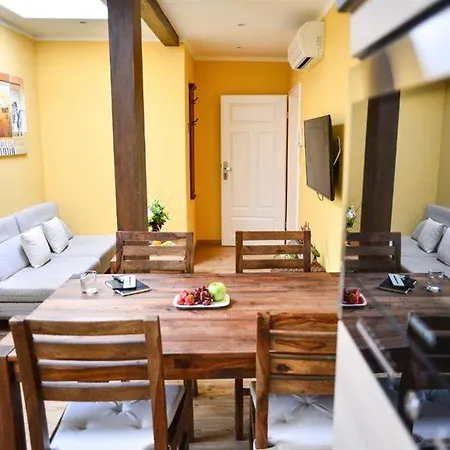 Am Zoo Apartment *